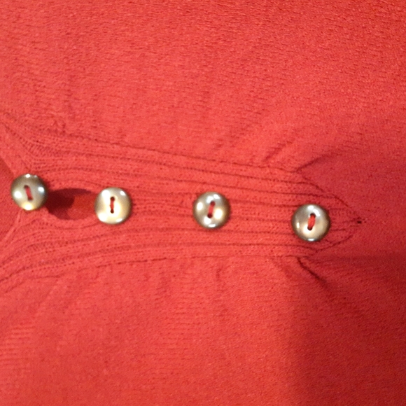 Red top - Picture 2 of 3